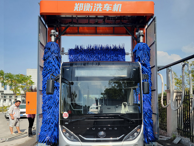 Reciprocating bus washing machine